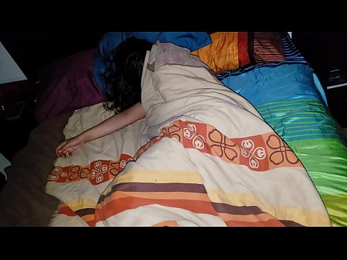 ❤️ Styfsoan bespot syn jonge styfmem wylst se sliept. ❤ Russyske porno op fy.sayhentai.ru ️❤